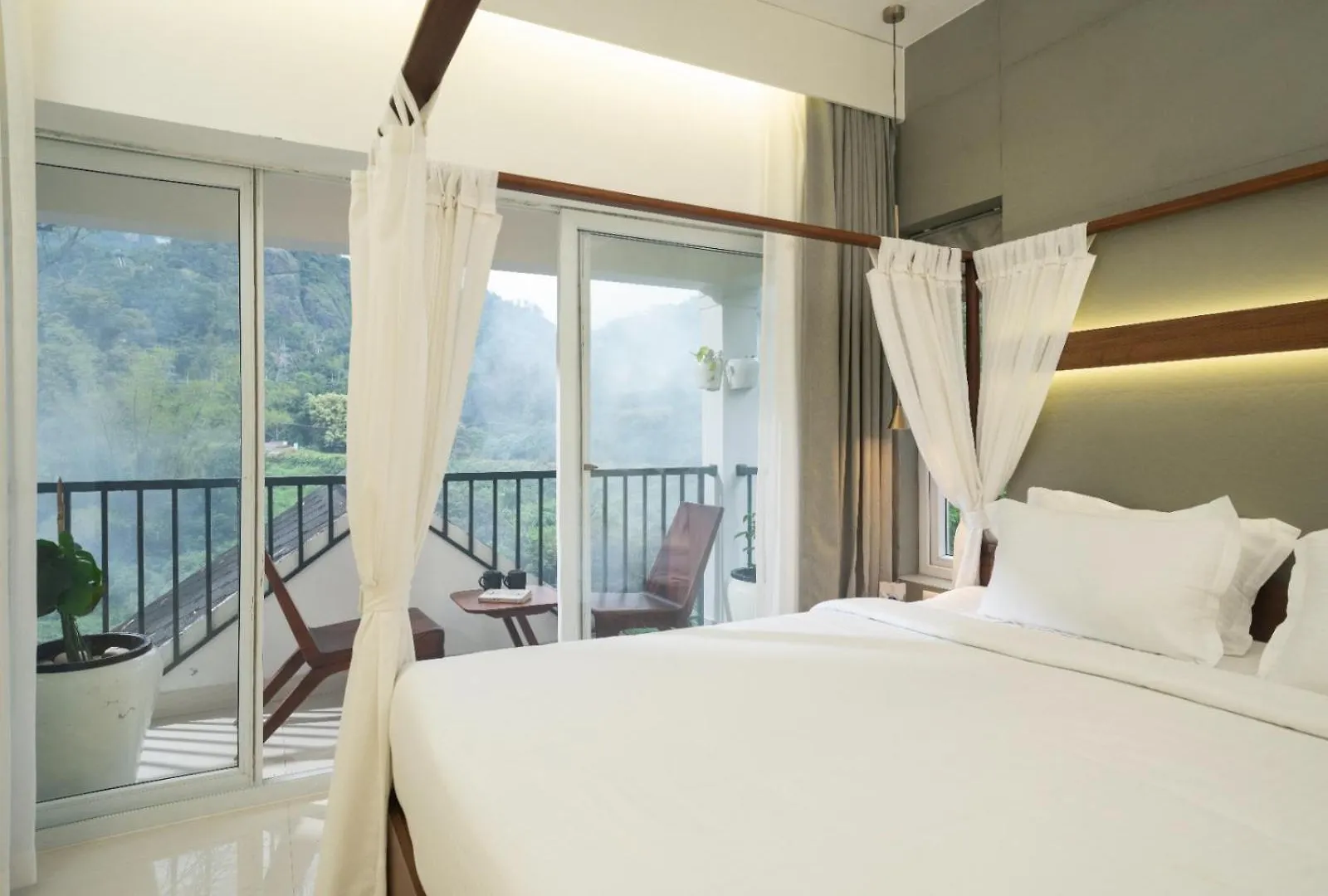 Eden Woods Resorts And Spa Munnar 5*,