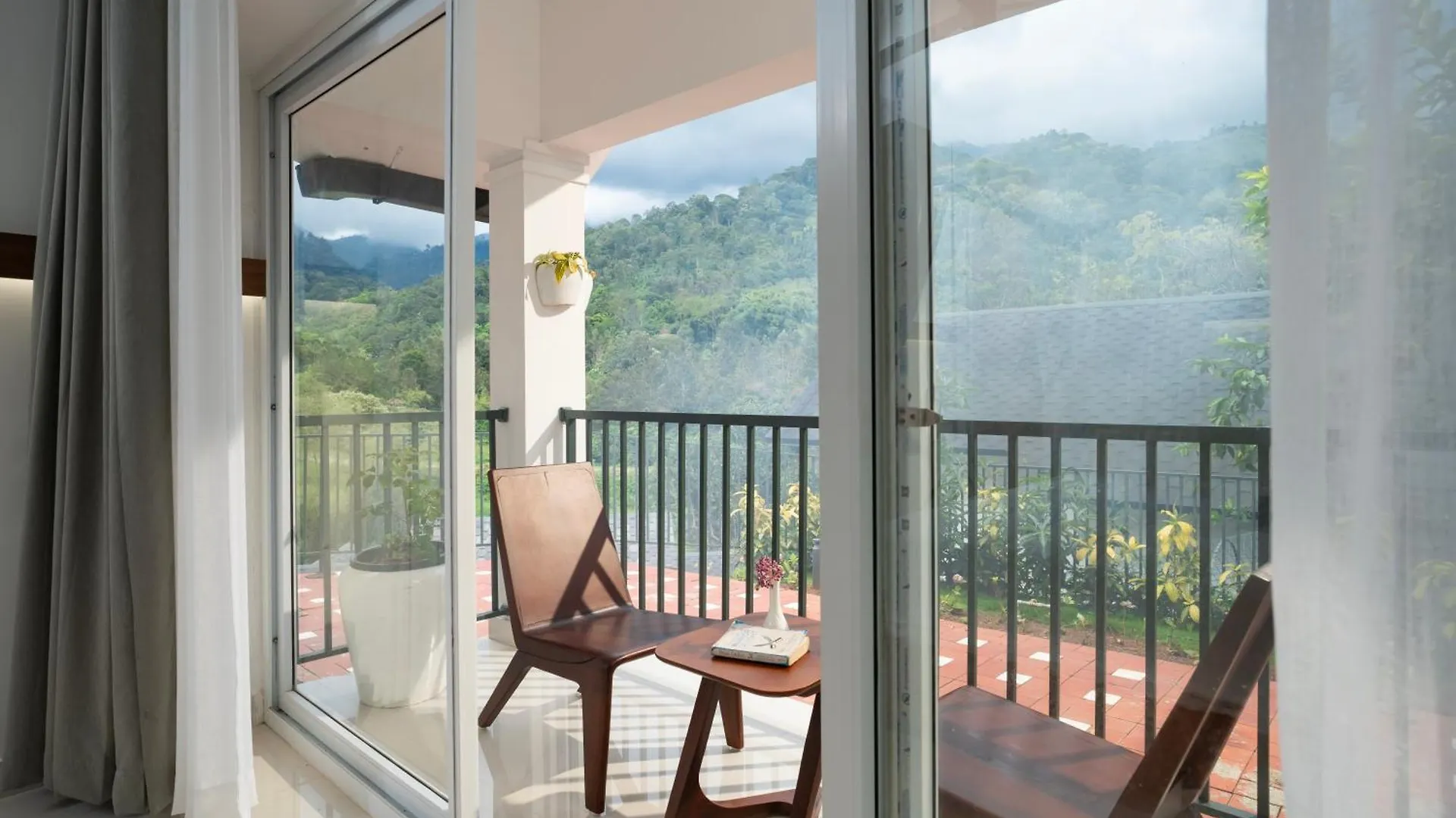 Eden Woods Resorts And Spa Munnar